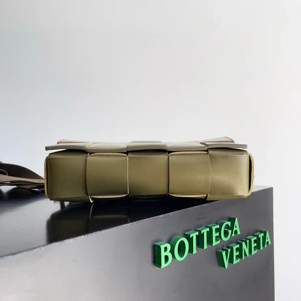 BV Two-In-One Cassette Bag 26cm Olive Green Leather