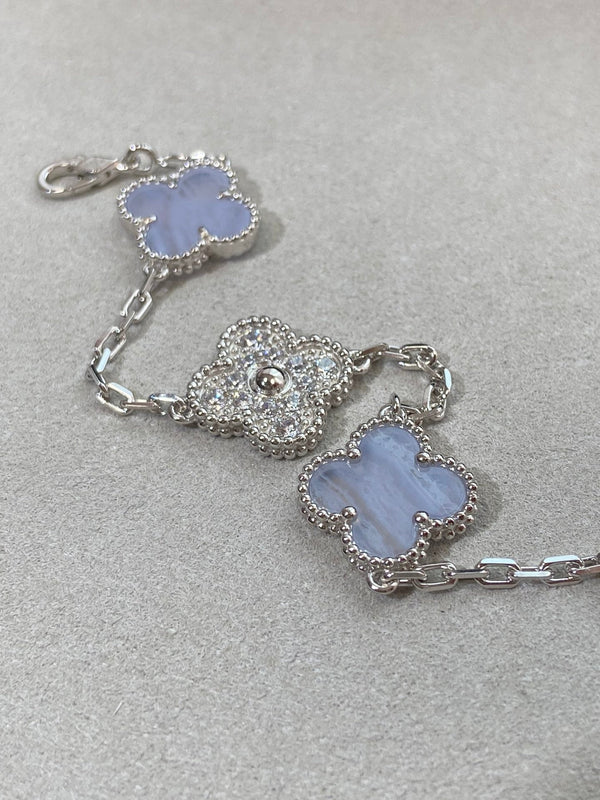CLOVER 5 MOTIF SILVER CHALCEDONY DIAMOND BRACELET
