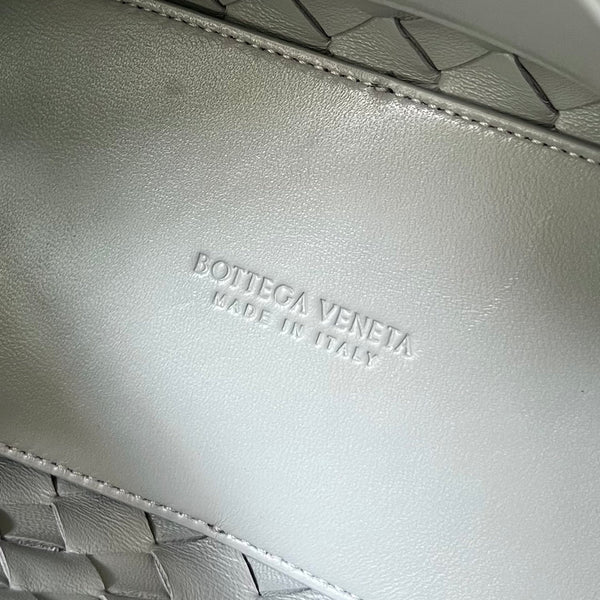 BV SMALL ANDIAMO 25CM GREY LAMBSKIN