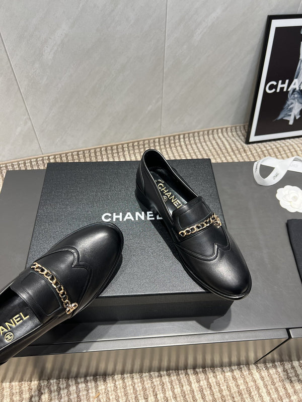 CC 25S Round Toe Chain Loafers in Black Cowhide 442531