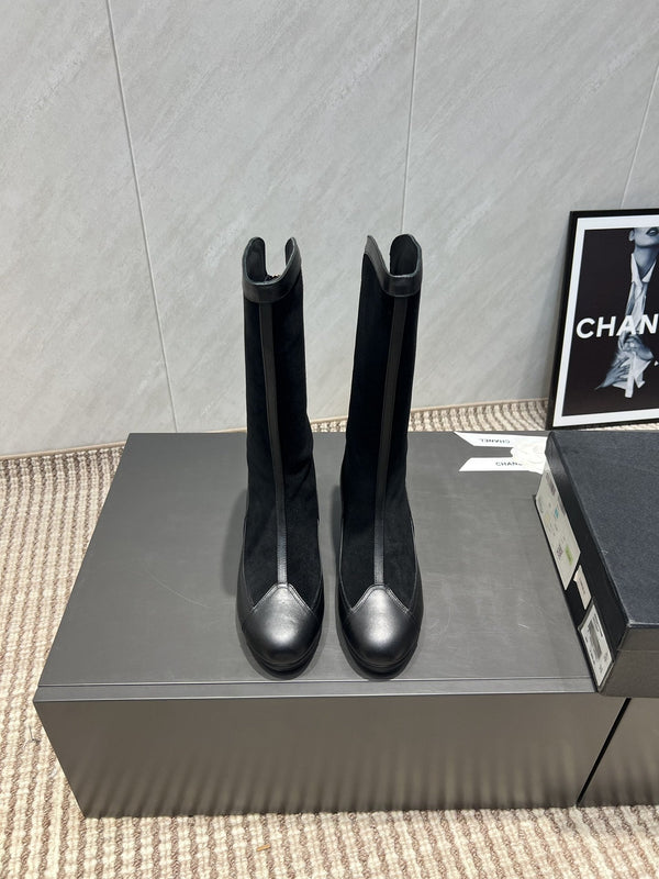 CC 25S Round Toe Mid-Heel Zippered High Boots in Black Cowhide and Suede 442489