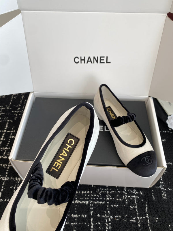 CC 25SS Embroidered Double C logo Mary Janes White Suede 473424