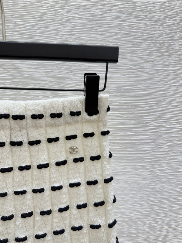 CC 25 Contrast Bow Knit Wool Skirt