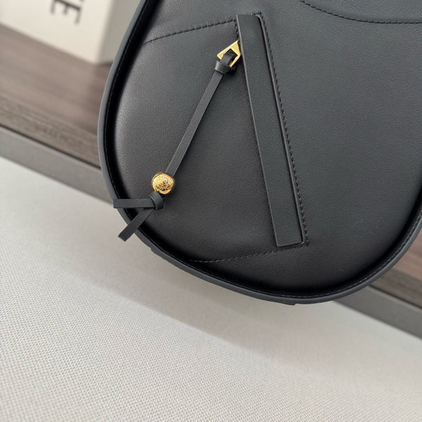 Loewe Hammock 21 Handbag in Black Calfskin 274143