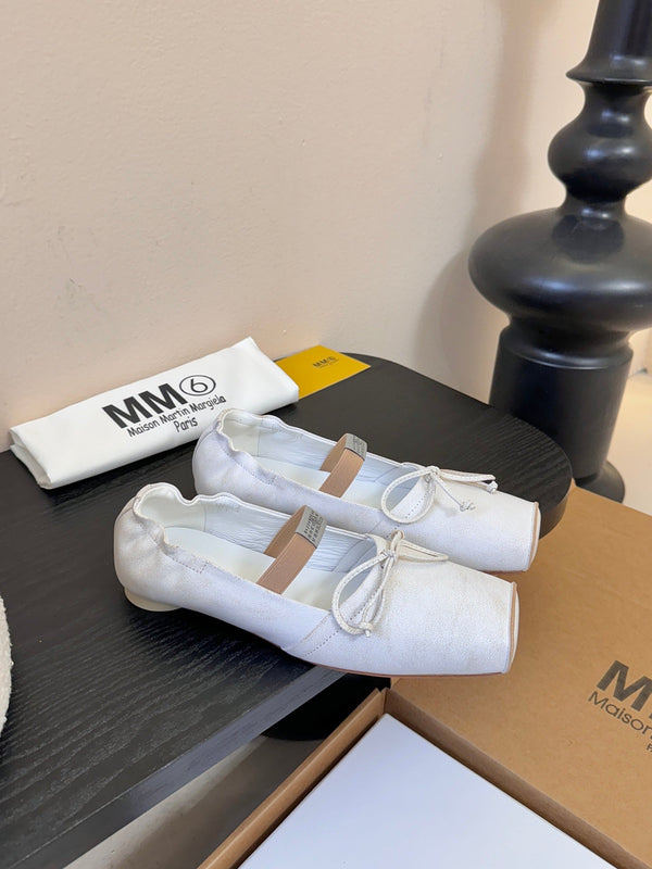 Maison Margiela Split-Toe Retro Mary Jane White Flat in Cowhide 580454