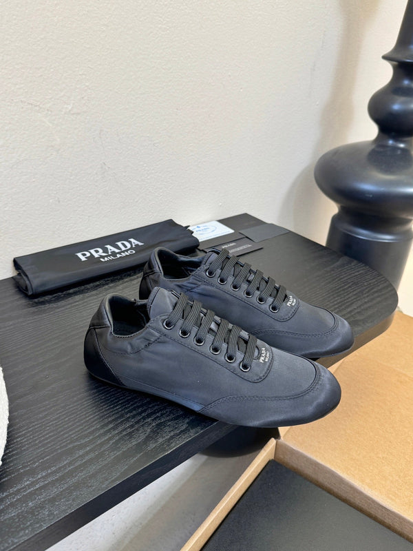 Prada Classic Retro Sneakers – Sport & Casual Style Black in Sheepskin Fabric 580381