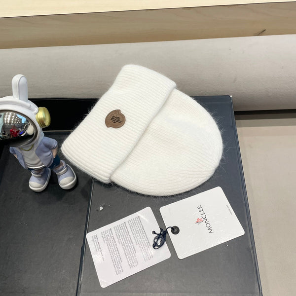 Moncler Classic White Knit Hat in Cashmere 980190
