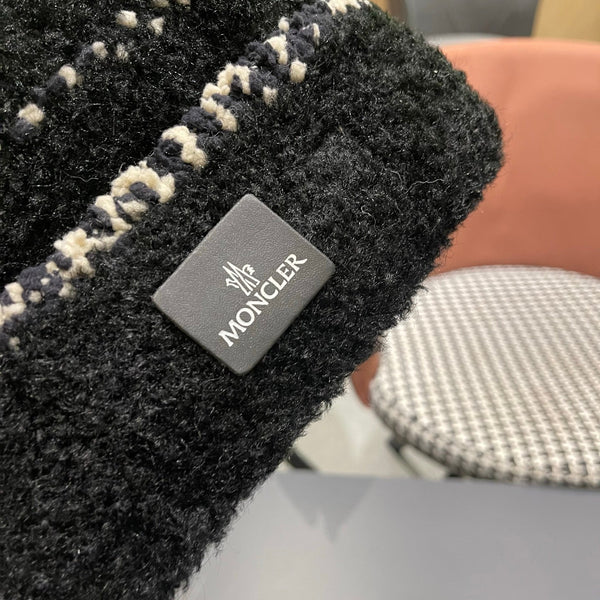 Moncler Cute Bear Fleece-Lined Warm Knitted Black Hat 980003