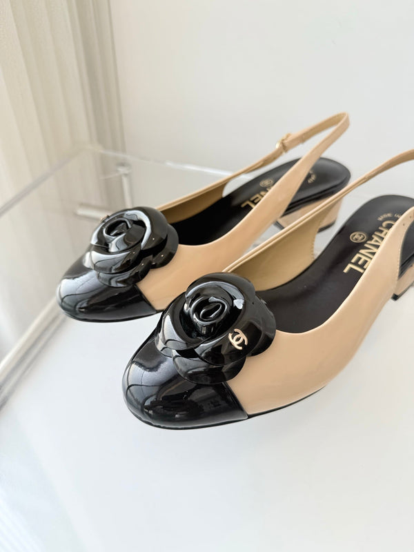 Chanel 26 Camellia High Heels 35 Beige Black in Patent Leather 597417