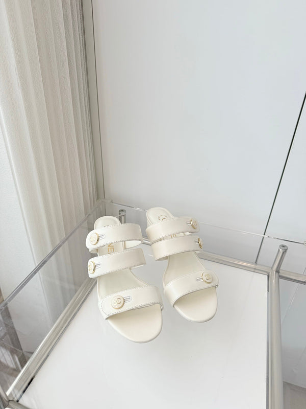 Chanel 26 Turnlock 40 White Sandal Mule in Lambskin 597399