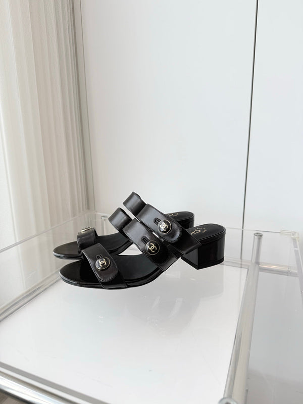 Chanel 26 Turnlock 40 Black Sandal Mule in Lambskin 597396