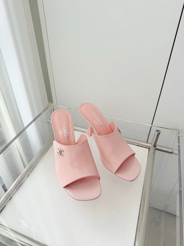 Chanel 26 Sandal 90 Pink in Patent Leather 597371