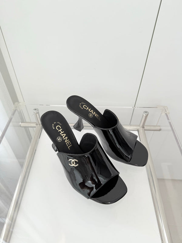 Chanel 26 Sandal 90 Black in Patent Leather 597367