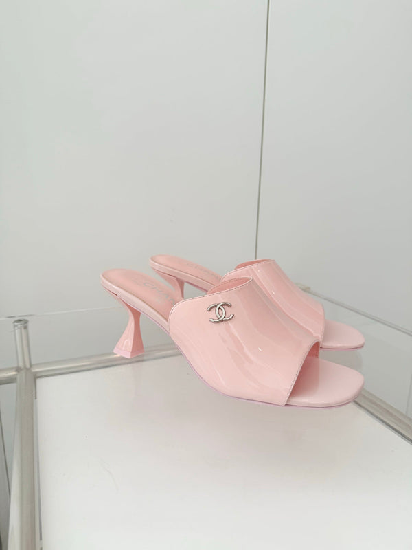 Chanel 26 Sandal 70 Pink in Patent Leather 597363