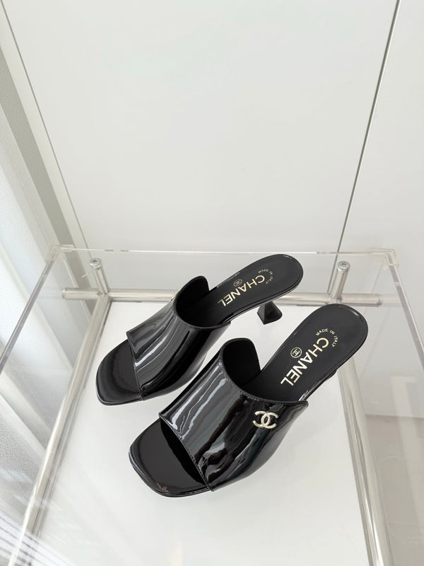 Chanel 26 Sandal 70 Black in Patent Leather 597361