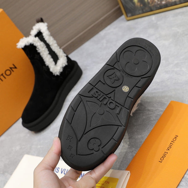 LV 26 Snow Boots Black in Wool 600759