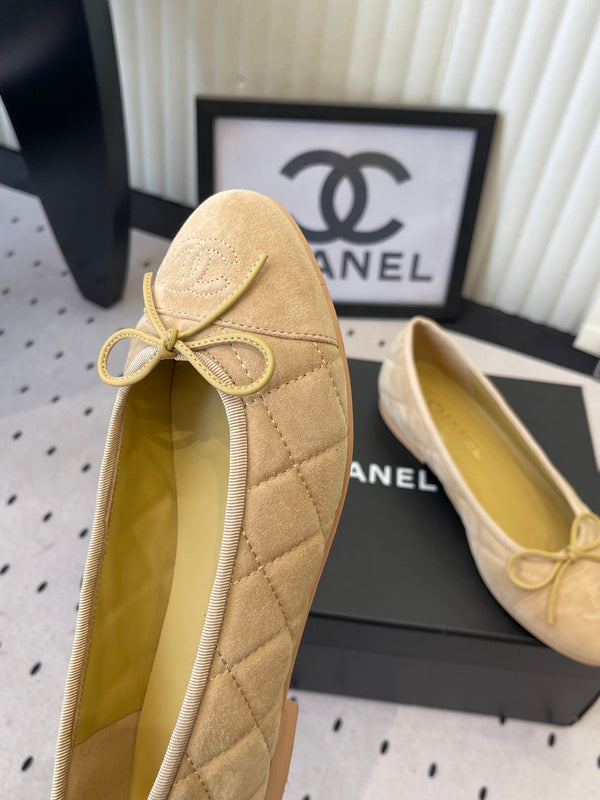 CC Ballet Flats Yellow in Suede 611697
