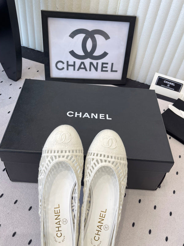 Chanel Ballet Flats White in Woven Raffia 611582