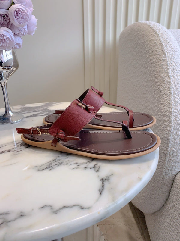 Miu Flip-flot Flat Sandal Burgundy in Cowhide 615339