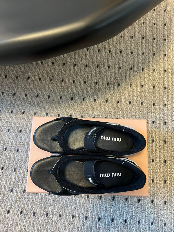 Miu Miu 26 Mary Jane Casual Flip-Flops Black in Mesh fabric 614742