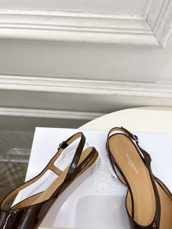 MM6 Tabi 26 Split-Toe Flat Sandals Brown in Cowhide 631898