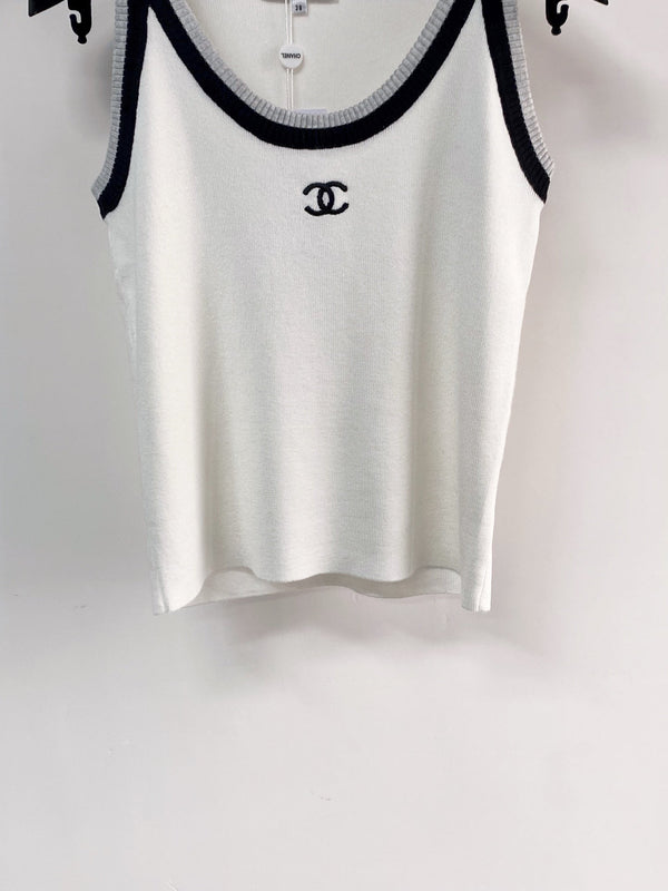 Chanel Two-Tone Vest White in Wool 125484