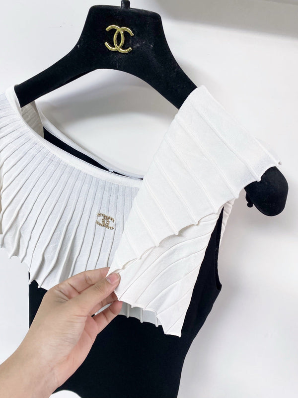 Chanel Two-Tone Vest Black White in Polyester 125433