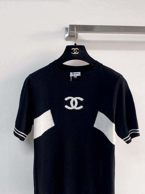 Chanel Short-Sleeve T-Shirt Black in Wool 153740