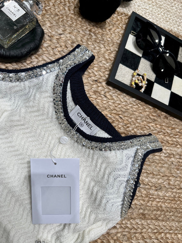 Chanel 26SS Embellished Rhinestone Camisole White in Knit Texture 161793
