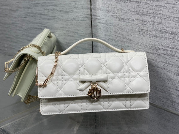 Dior 26 Bow Pearl Chain Clutch White Lambskin GHW