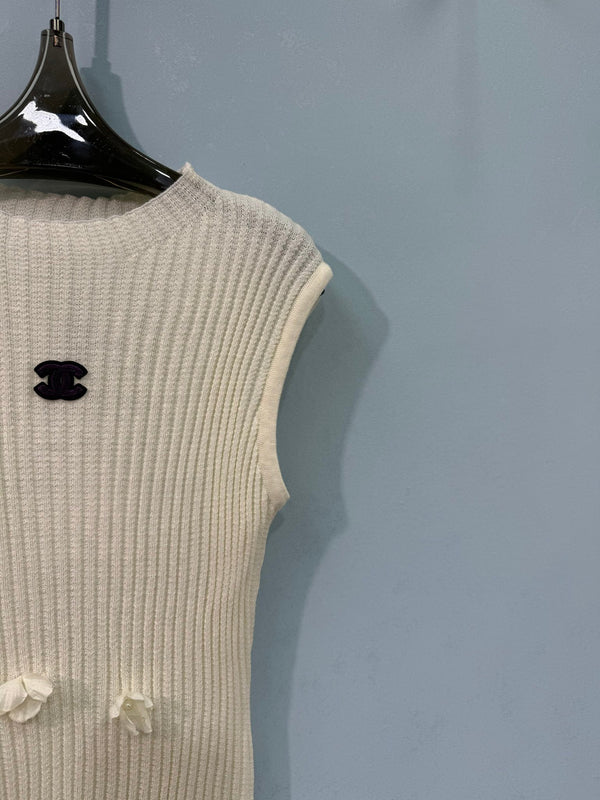 Chanel Knit Vest Cream in Wool 212276