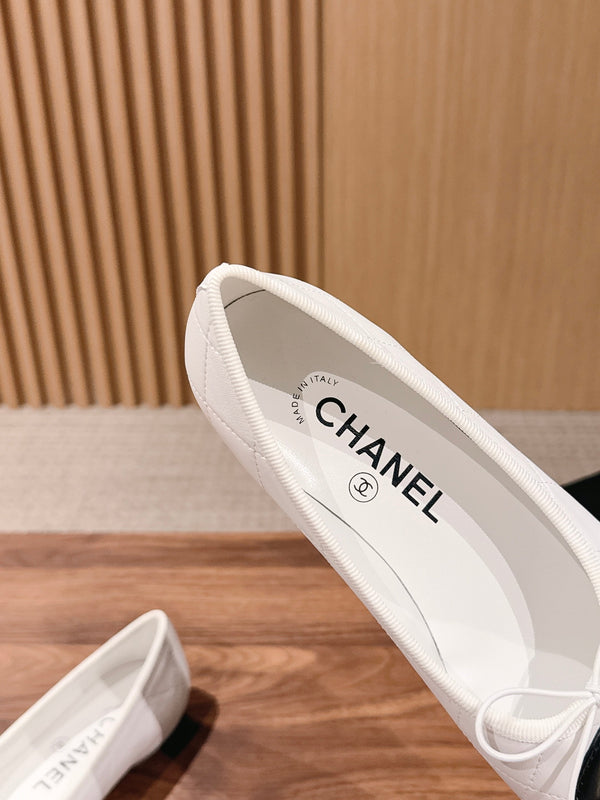 Chanel Vintage Cambon Ballet Flats White Black in Lambskin 692527