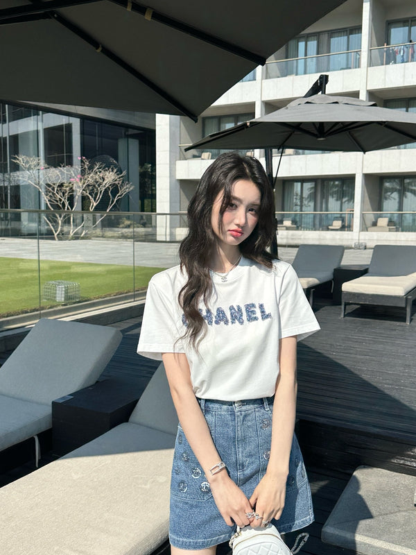 Chanel 26 Appliqué Embroidered White T-shirt in Cotton 251605