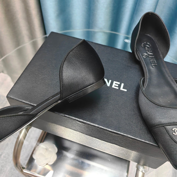 Chanel 26ss Retro Hollow-Out Pointed-Toe Vintage Black in Calfskin 712474