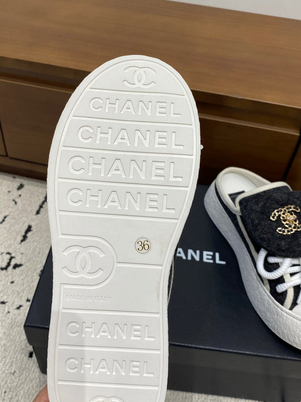 Chanel 26 Mules Casual Black White in Fabric 729327