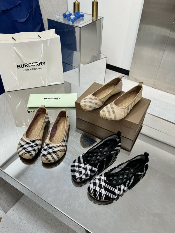 Burberry Classic Check Flats Black White in Fabric 729741