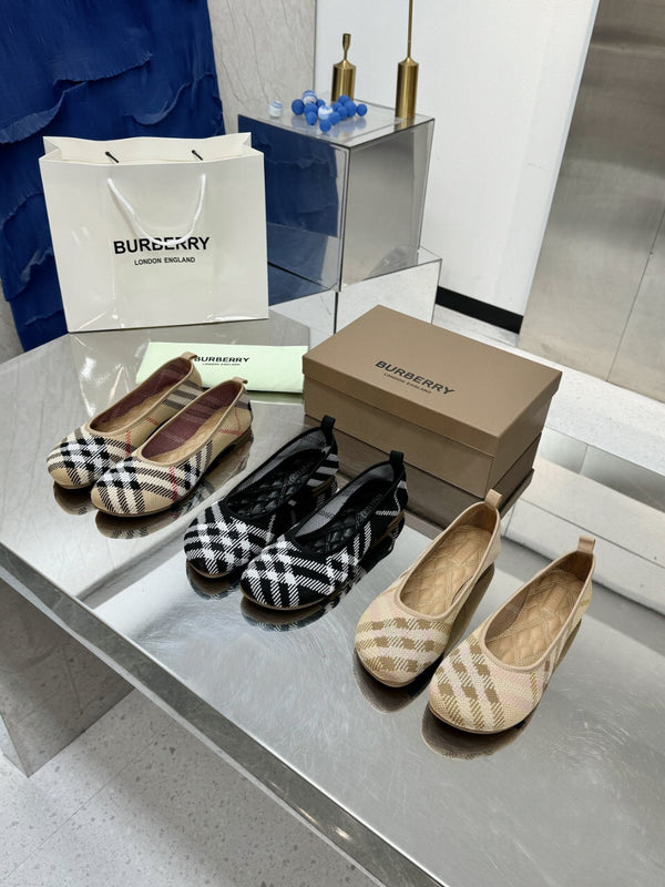 Burberry Classic Check Flats Black White in Fabric 729741