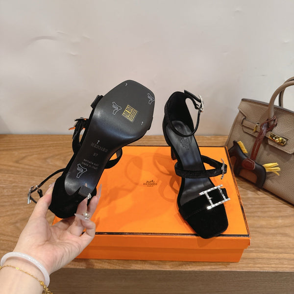 HM Liv Sandal 10.5 Black in Velvet 744072