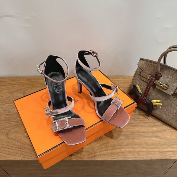 HM Liv Sandal 10.5 Brown in Velvet 744073