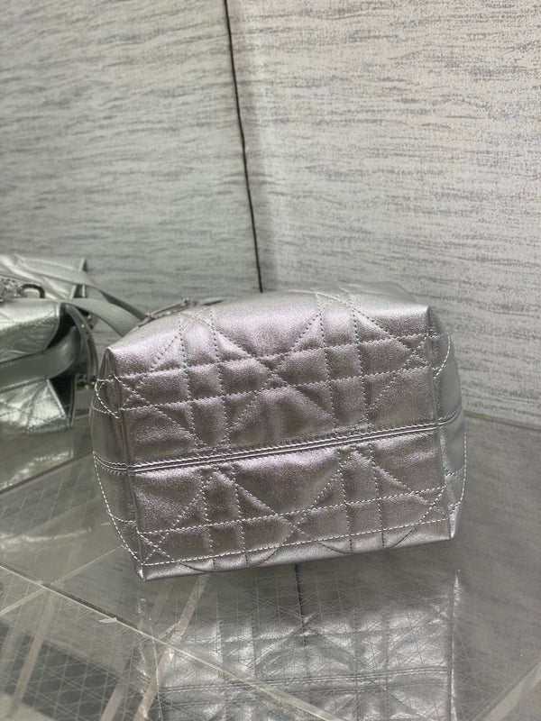 CD Toujours Vertical 18cm Silver in Cowhide 286392
