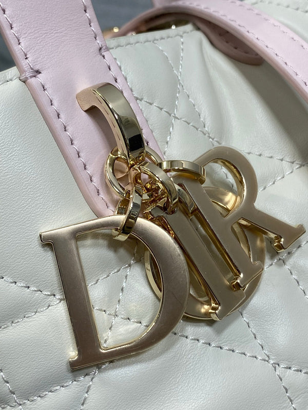 CD Toujours Vertical 18cm White Pink in Cowhide 286400