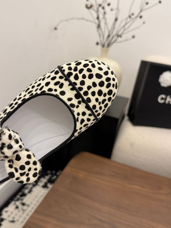 CC 26 Polka Dot Mary Janes White Black in Horsehair 756092