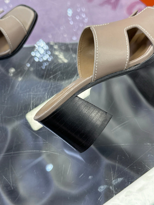 HM Sandal 90mm Light Gray in Cowhide 757945