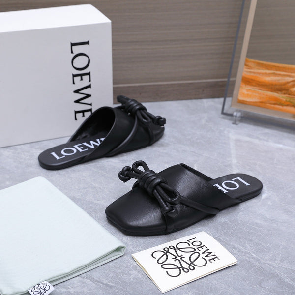 Loew 26 Knotted Closed-Toe Flat Mules Black in Lambskin 759436