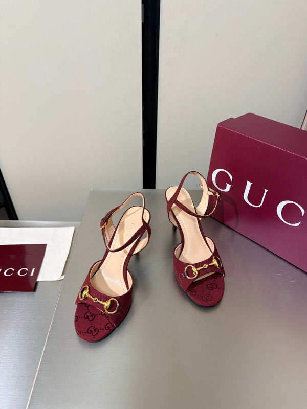 GG Buckle Stiletto Round Toe Heel Height 85mm Burgundy in Calfskin 784469