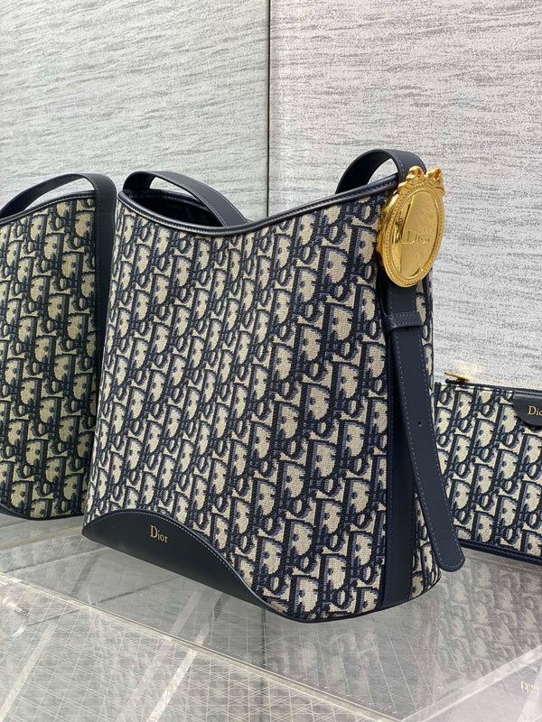 CD Médaillon Bucket Bag 26.5cm Navy Blue in Cowhide 155530