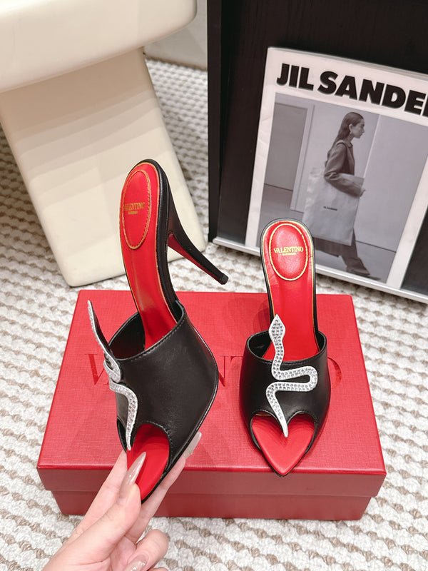 VL 26 Pointed Toe Rhinestone Buckle Sandals 10cm Black in Cowhide 813049