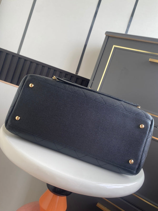 CC Tote Bag 39cm Black Caviar Cowhide