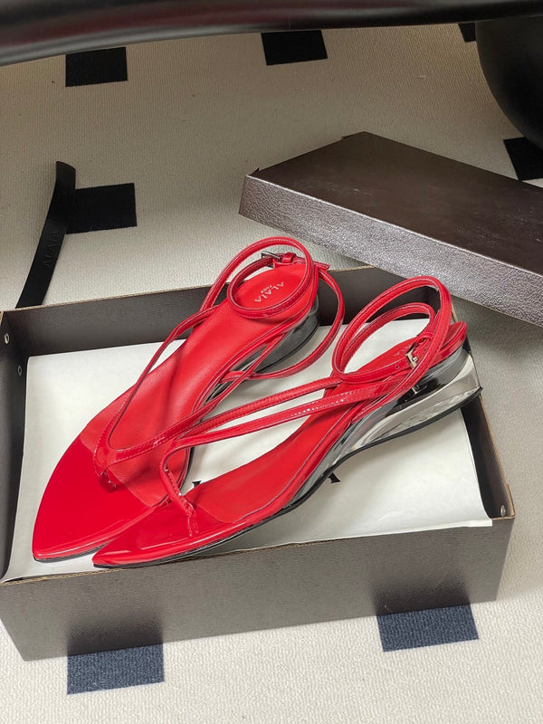 Alaia Thong Sandals Red 3cm Patent Leather 835288