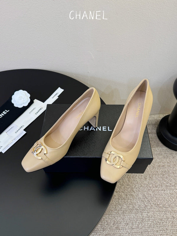 CC 26ss Logo Square-Toe Pumps Beige Lambskin 835689